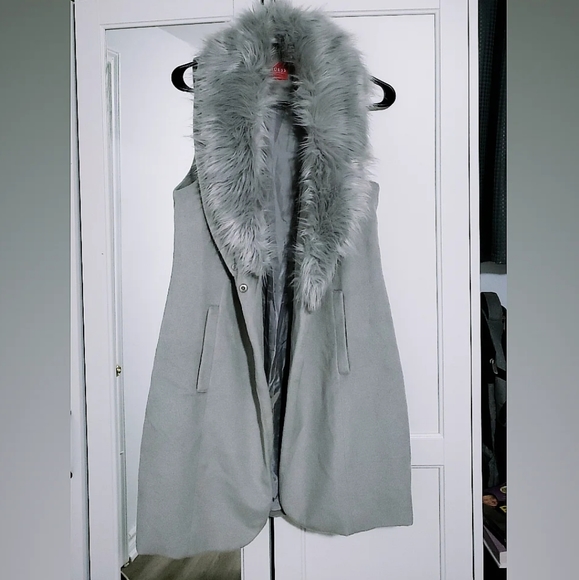 Gray coat with faux fur collar - Picture 2 of 2